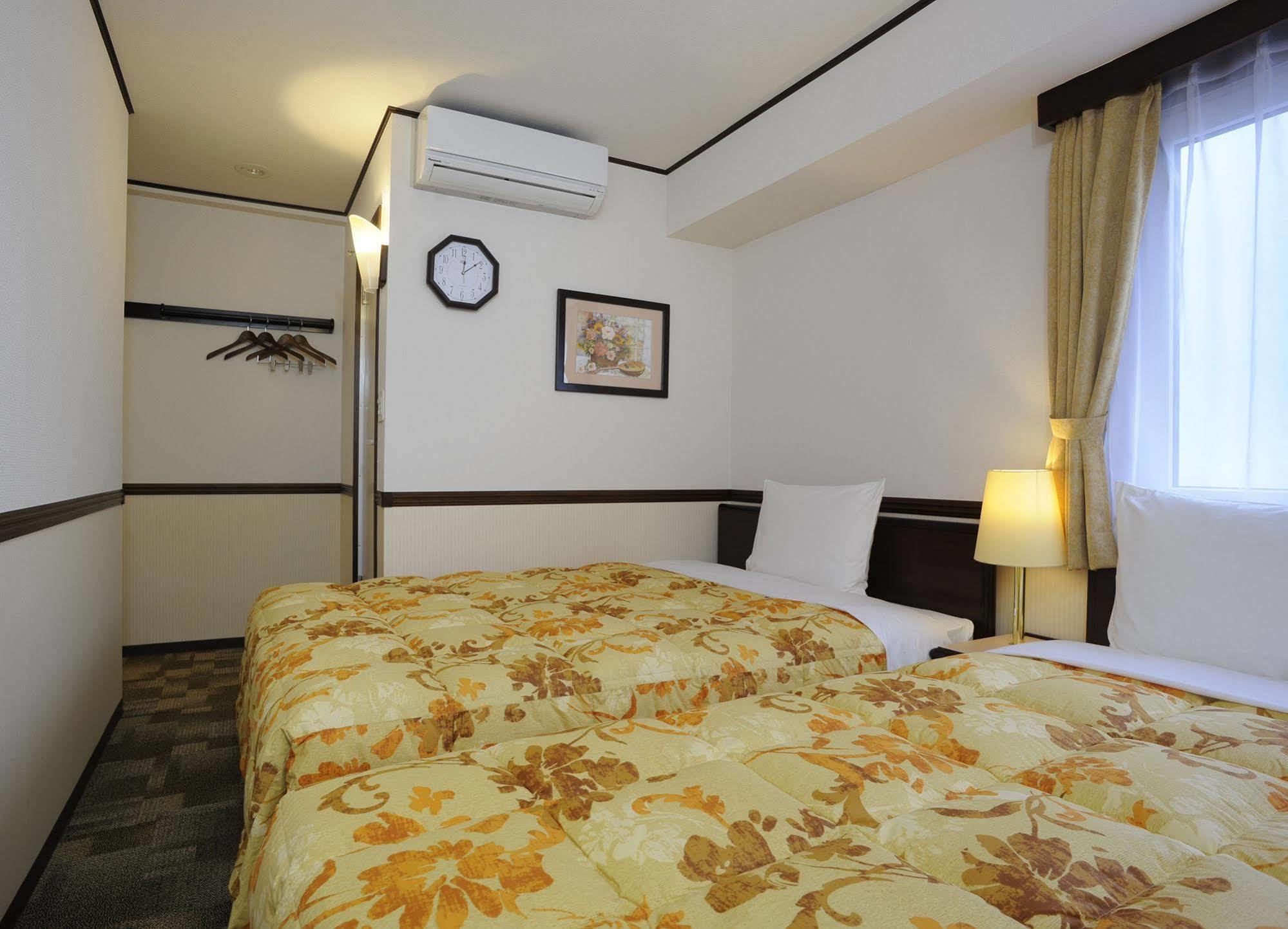 Toyoko Inn Sendai Nishi-Guchi Hirose-Dori Extérieur photo