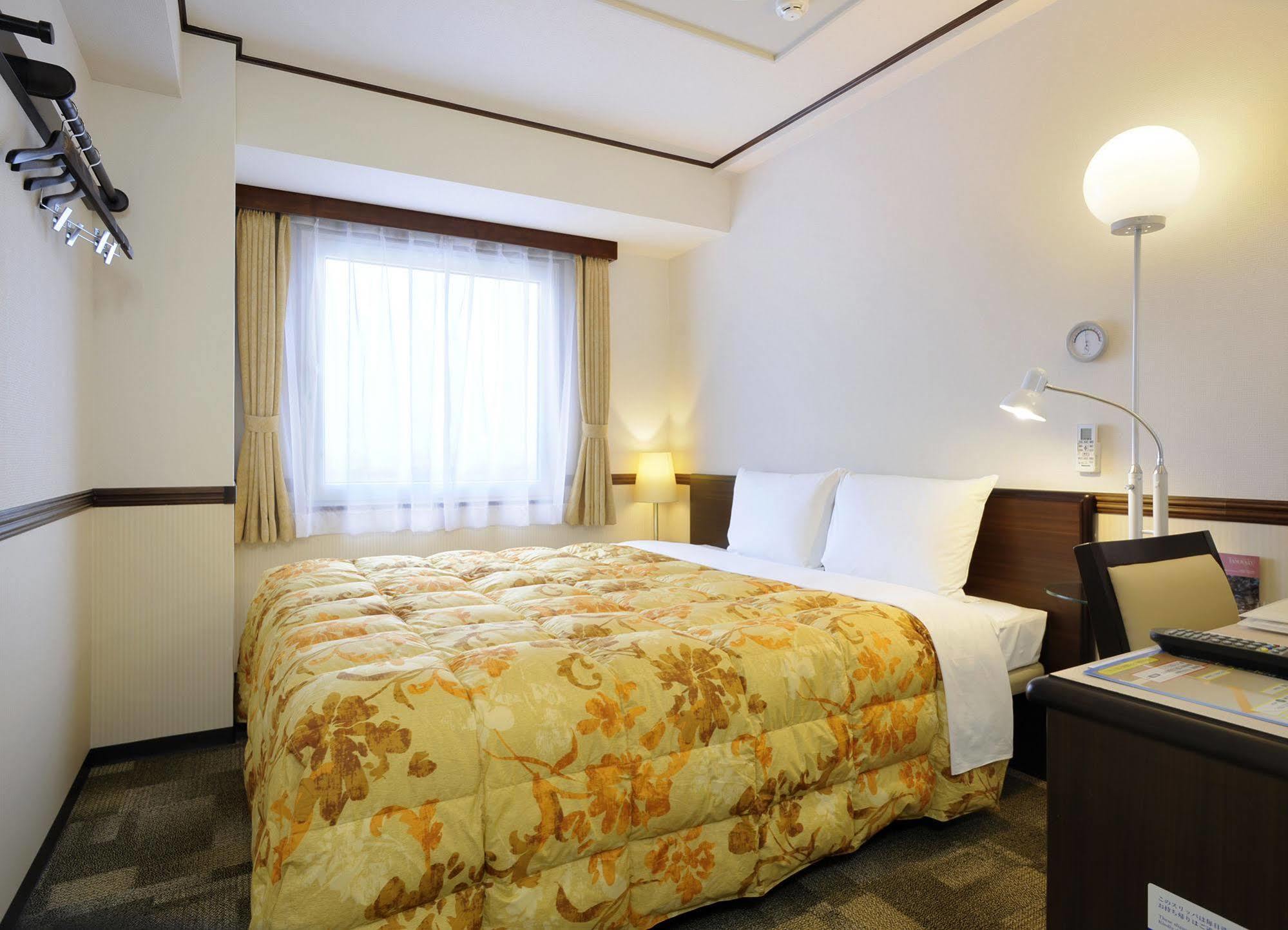 Toyoko Inn Sendai Nishi-Guchi Hirose-Dori Extérieur photo